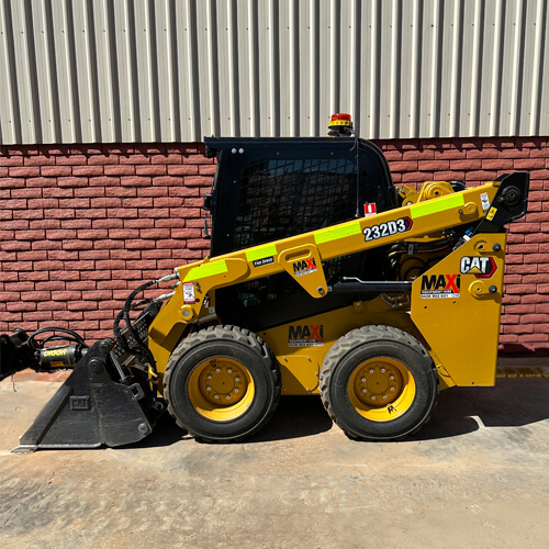 Maxi Equipment Hire - Skid steer hire page image of the Cat 3 Ton Skid Steer side on.